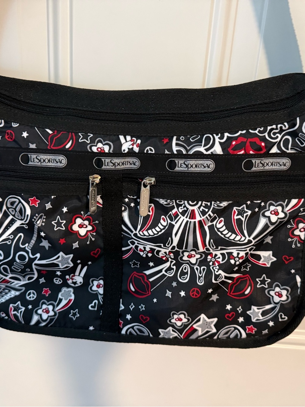 Lesportsac deluxe every day Black zip Bag with Red & White Graphic Print